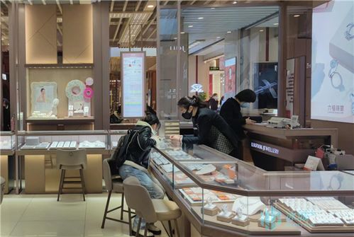 節(jié)日促銷點亮“黃金熱”，年輕人引領美發(fā)飾品新潮流